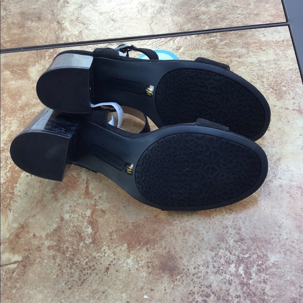 Woman’s Andrew Geller Heeled Sandals - Picture 7 of 10